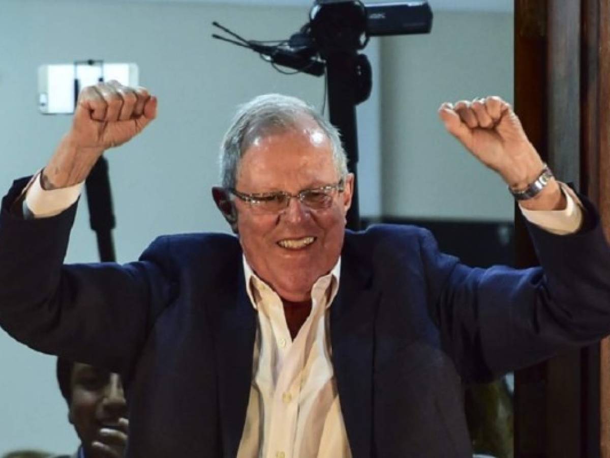 Kuczynski, al borde de la presidencia en Perú