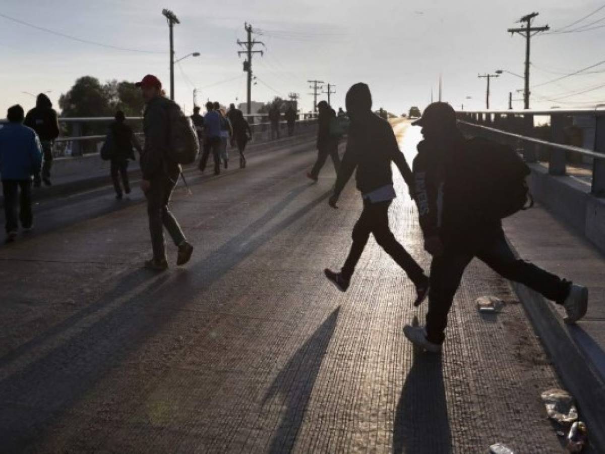 Hondureños dividen caravana en Tijuana y piden asilo a EEUU