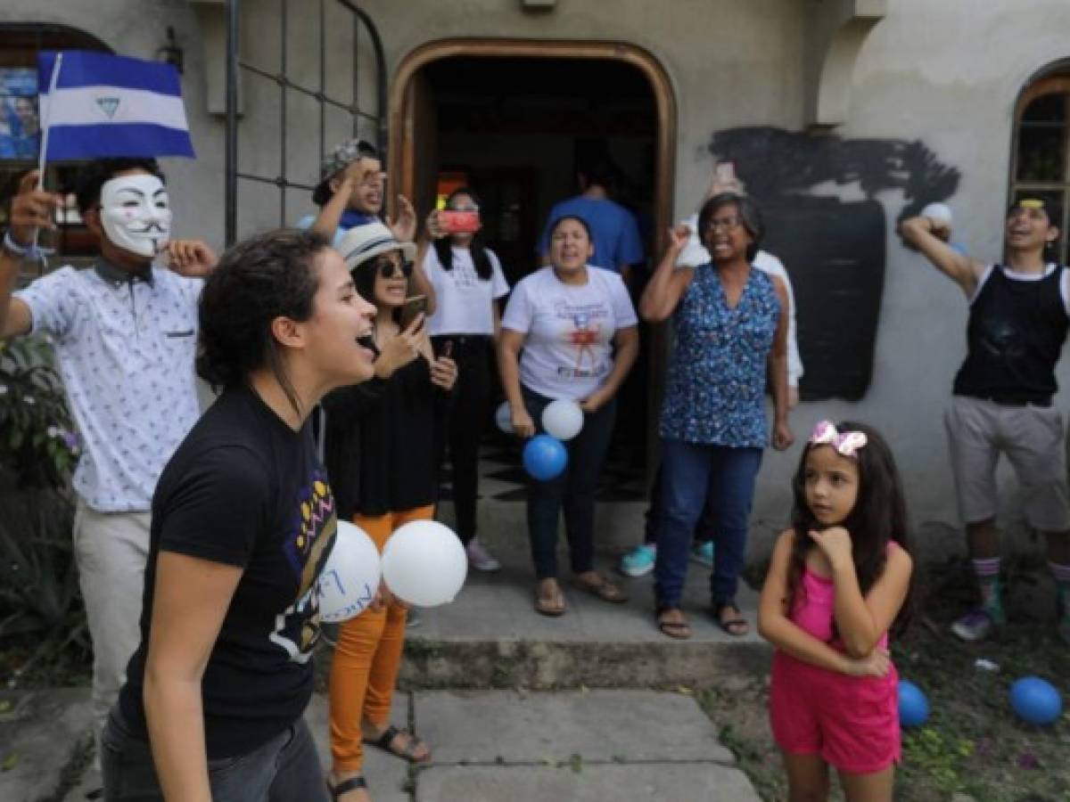 Nicaragua libera a 91 opositores, entre ellos la belga Amaya Coppens