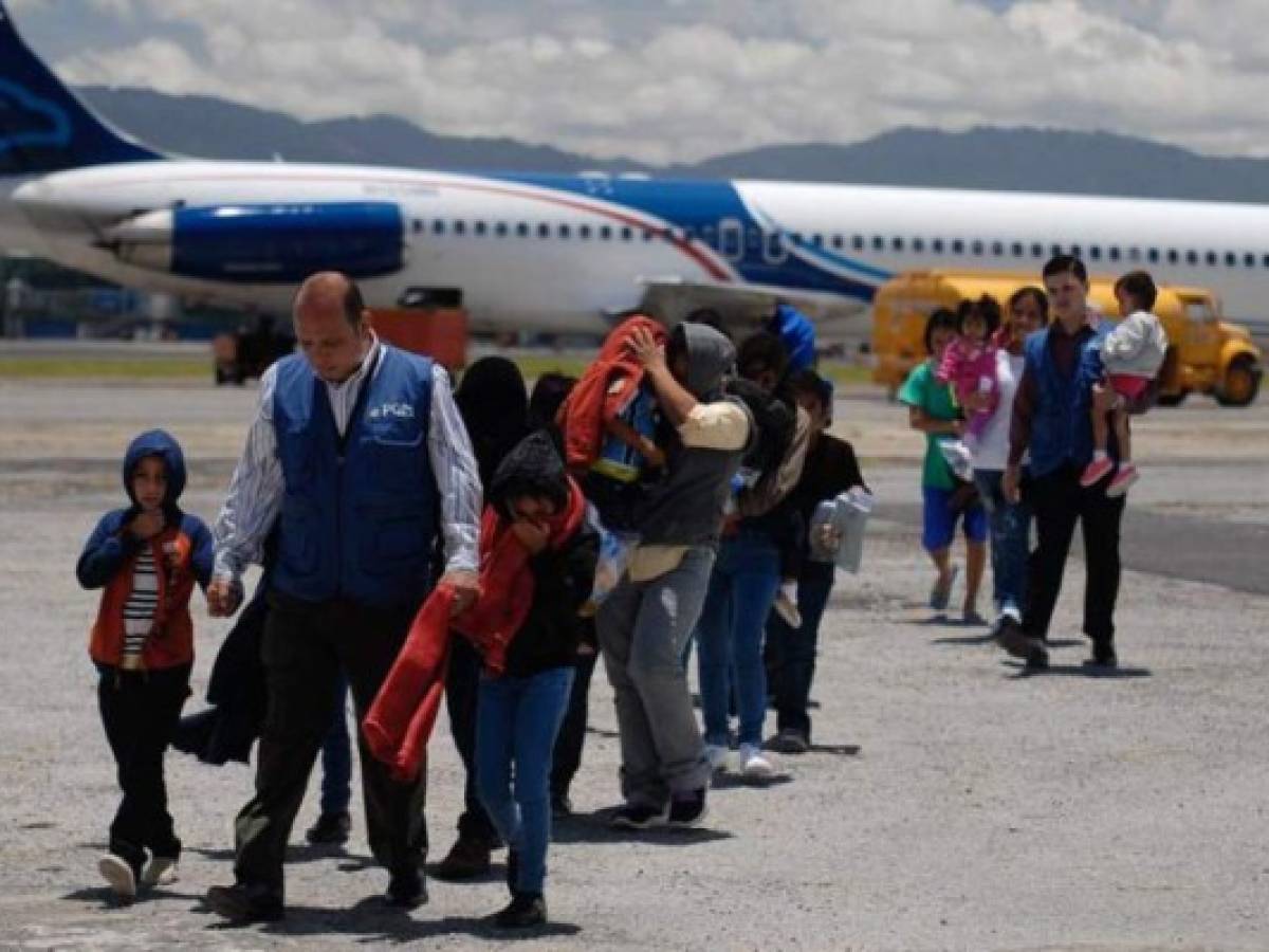 Aeropuerto de Guatemala instala sala para niños deportados de EEUU