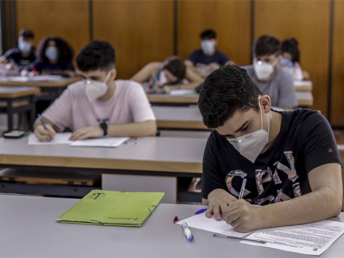 FMI: Cierre de escuelas por pandemia podría tener un impacto económico duradero