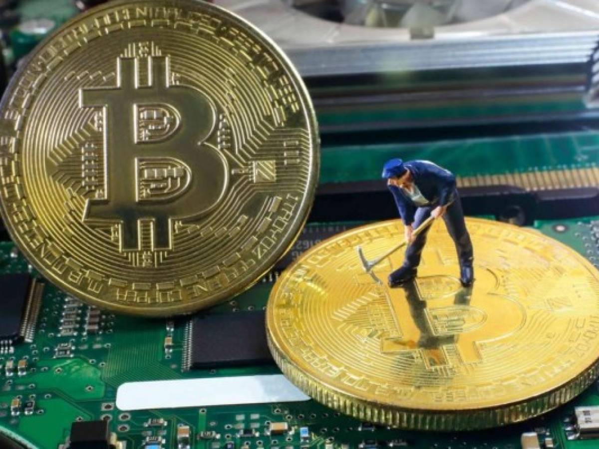 Desplome del Bitcoin: cae hasta US$2.076,16