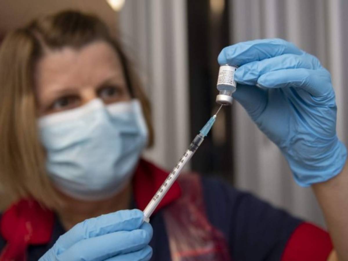 Ente regulador de EEUU: Vacuna de Pfizer tiene un ‘perfil de seguridad favorable’