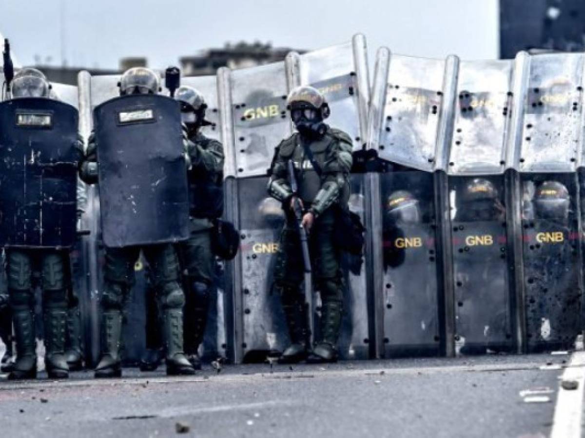 Venezuela: Maduro militariza el país en medio de escalada de violencia