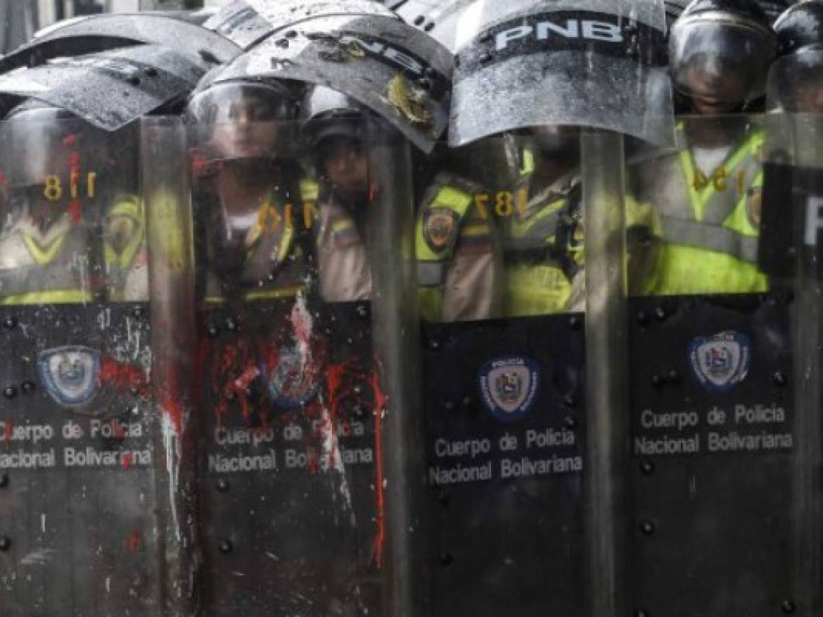 Venezuela: Policía dispersa 'marcha de los abuelos' con gas pimienta