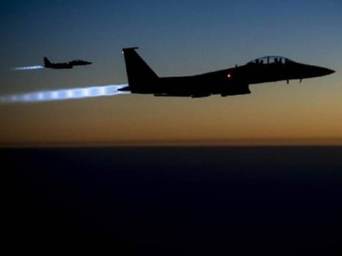 Nuevos bombardeos de la coalición contra refinerías del EI en Siria