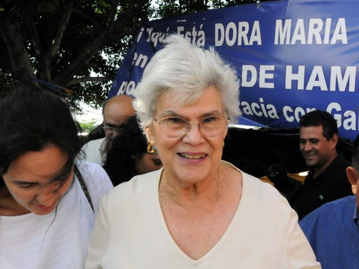Expresidenta nicaragüense Violeta Barrios es trasladada a Costa Rica