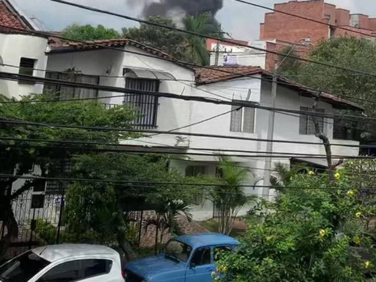 Accidente aéreo: Cae avioneta en zona residencial de Colombia y se reportan fallecidos