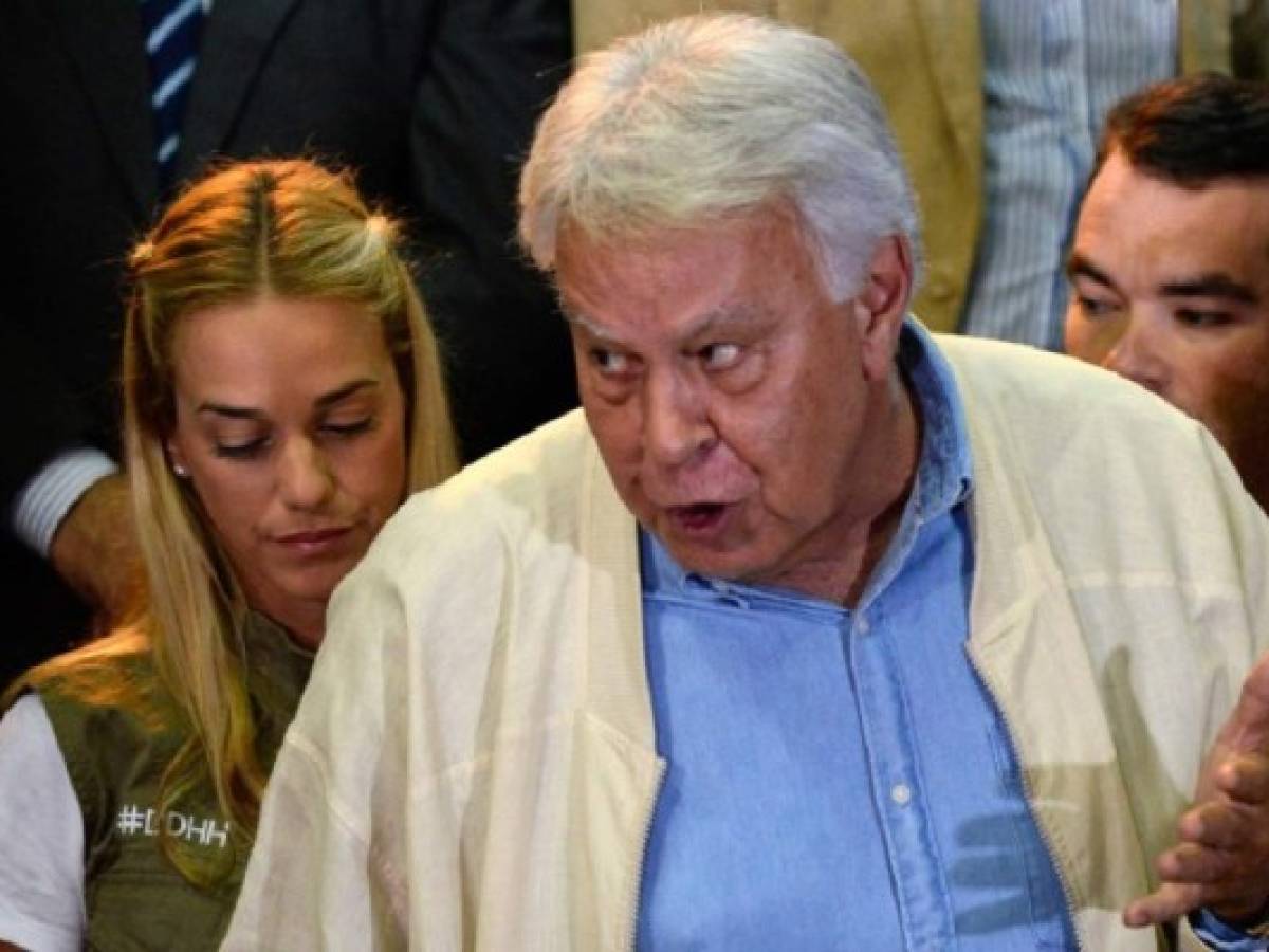 Felipe González abandona Venezuela al no poder visitar a Leopoldo López