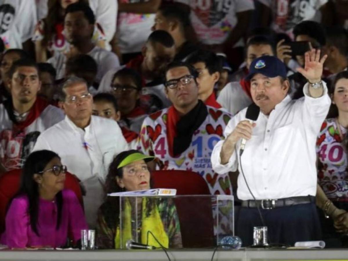 Nicaraguan President Daniel Ortega (R) speaks next to his wife, Vice-President Rosario Murillo (2-L) and Venezuelan Vice-President Delcy Rodriguez (L), during the commemoration of the 40th anniversary of the Sandinista Revolution at 'La Fe' square in Managua on July 19, 2019. (Photo by INTI OCON / AFP)