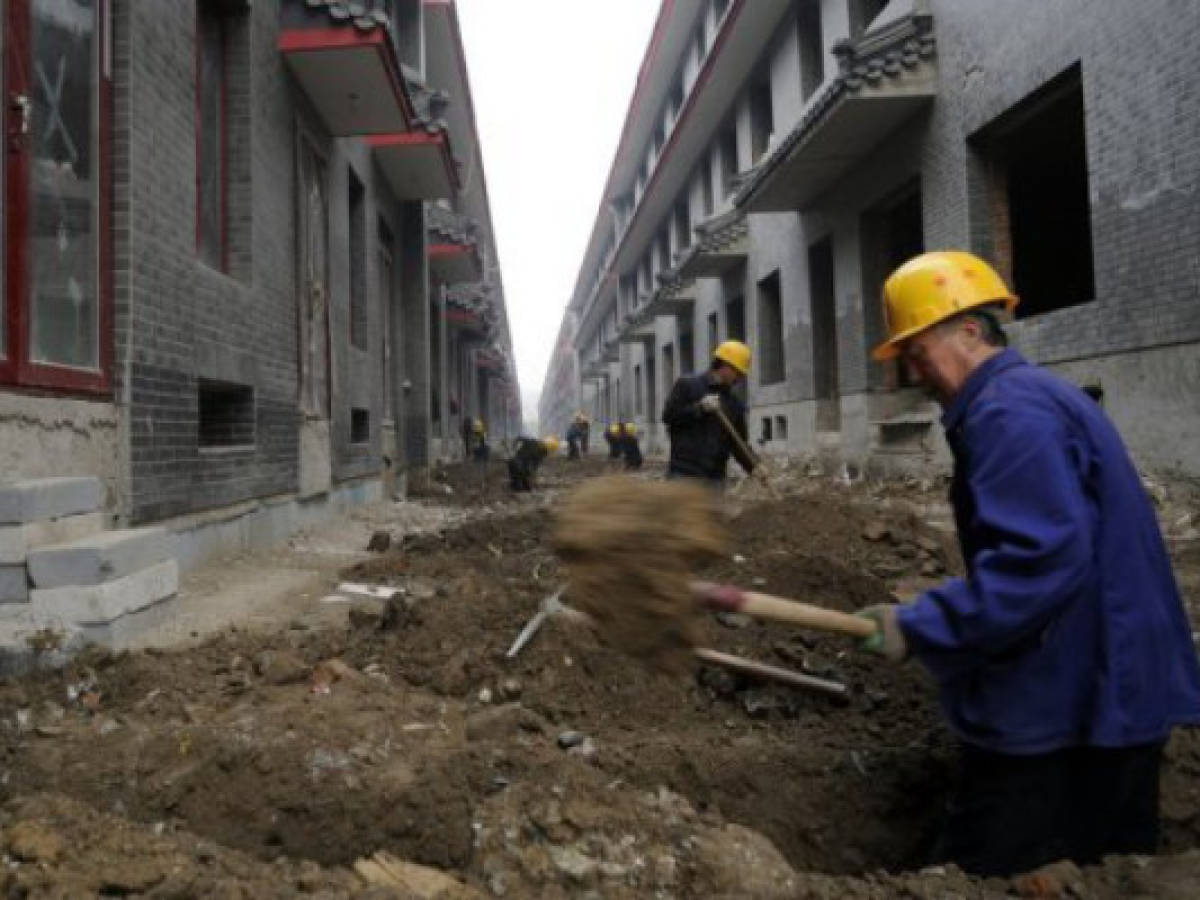 China: obreros reclaman derechos laborales ante caída de actividad