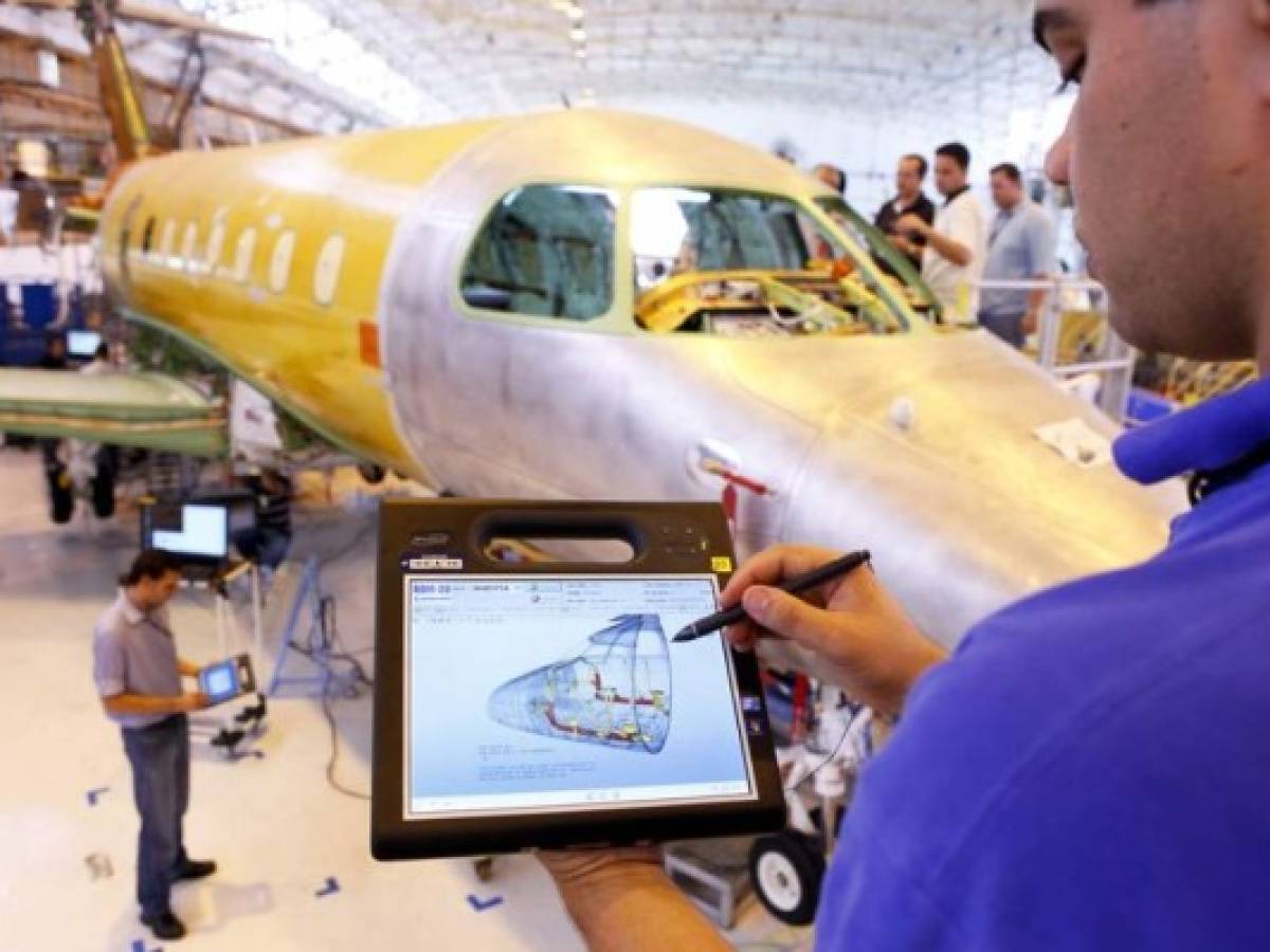 Boeing quiere volar más alto en México de la mano de Embraer
