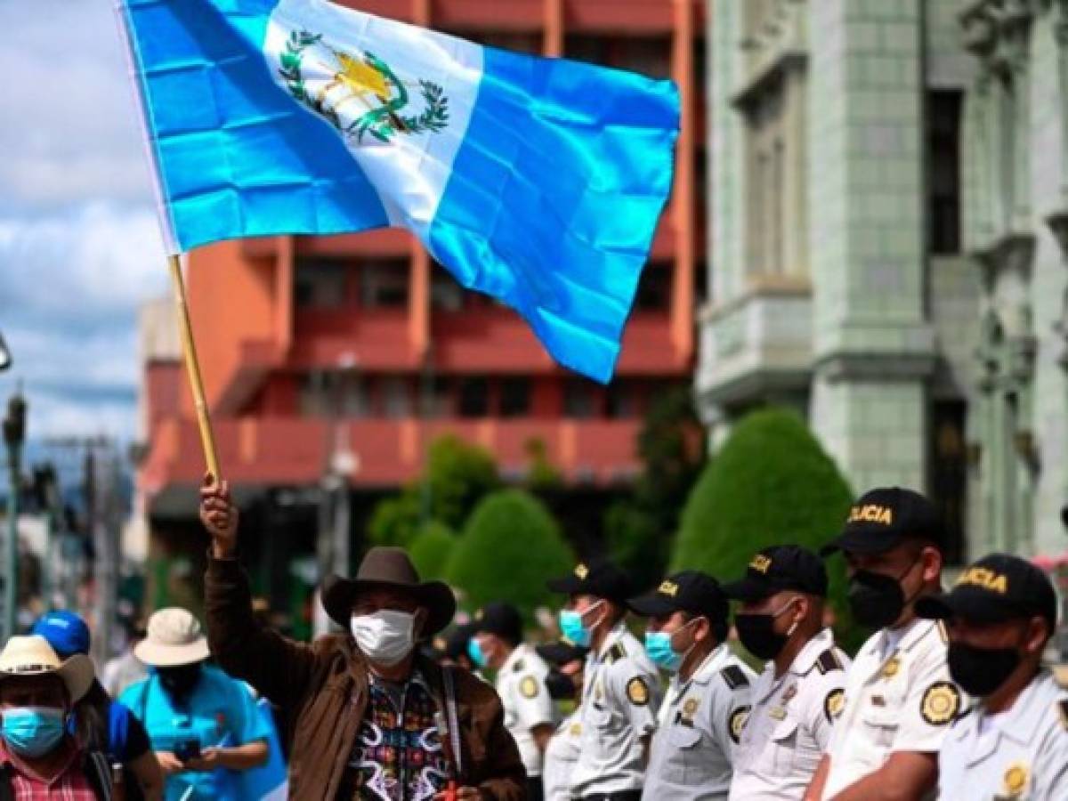 Miles vuelven a manifestarse contra corrupción en Guatemala