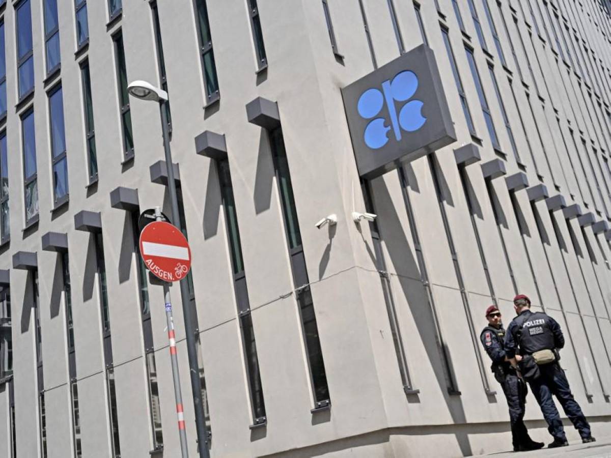 Arabia Saudita marca el paso en la OPEP+ con recorte adicional de su producción de crudo