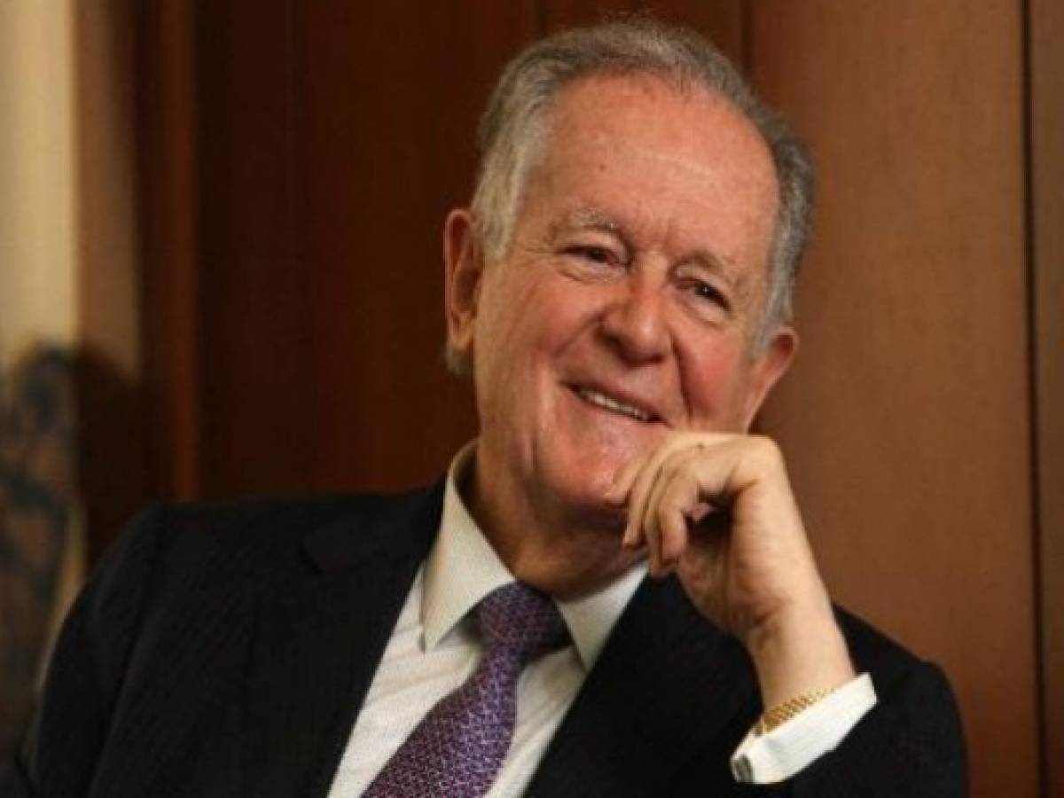 Empresarios de Nicaragua premian al colombiano Luis Carlos Sarmiento