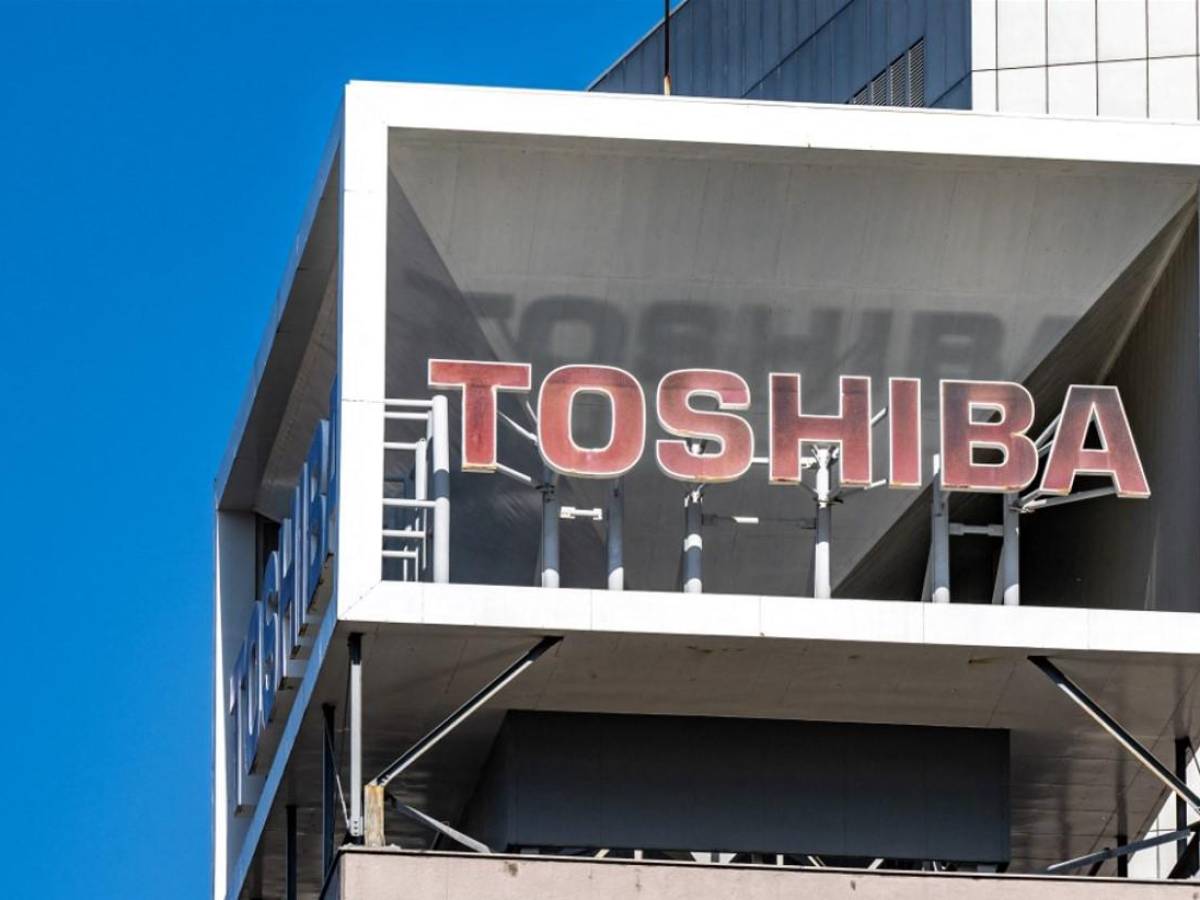Toshiba concluye operación por US$13.500 millones para salir de bolsa
