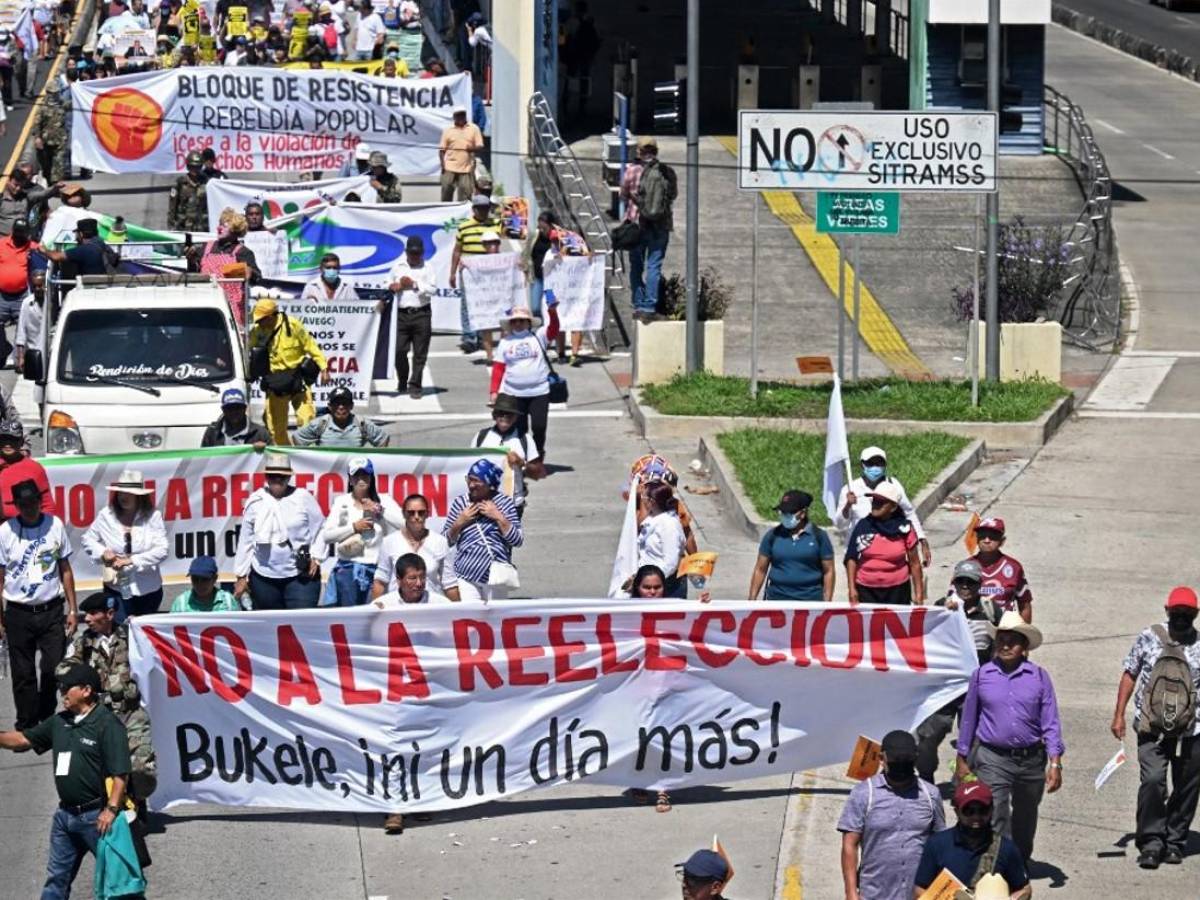 El Salvador: marcha exige la no reelección de Bukele, mientras se anuncia nueva fase del Plan Control Territorial
