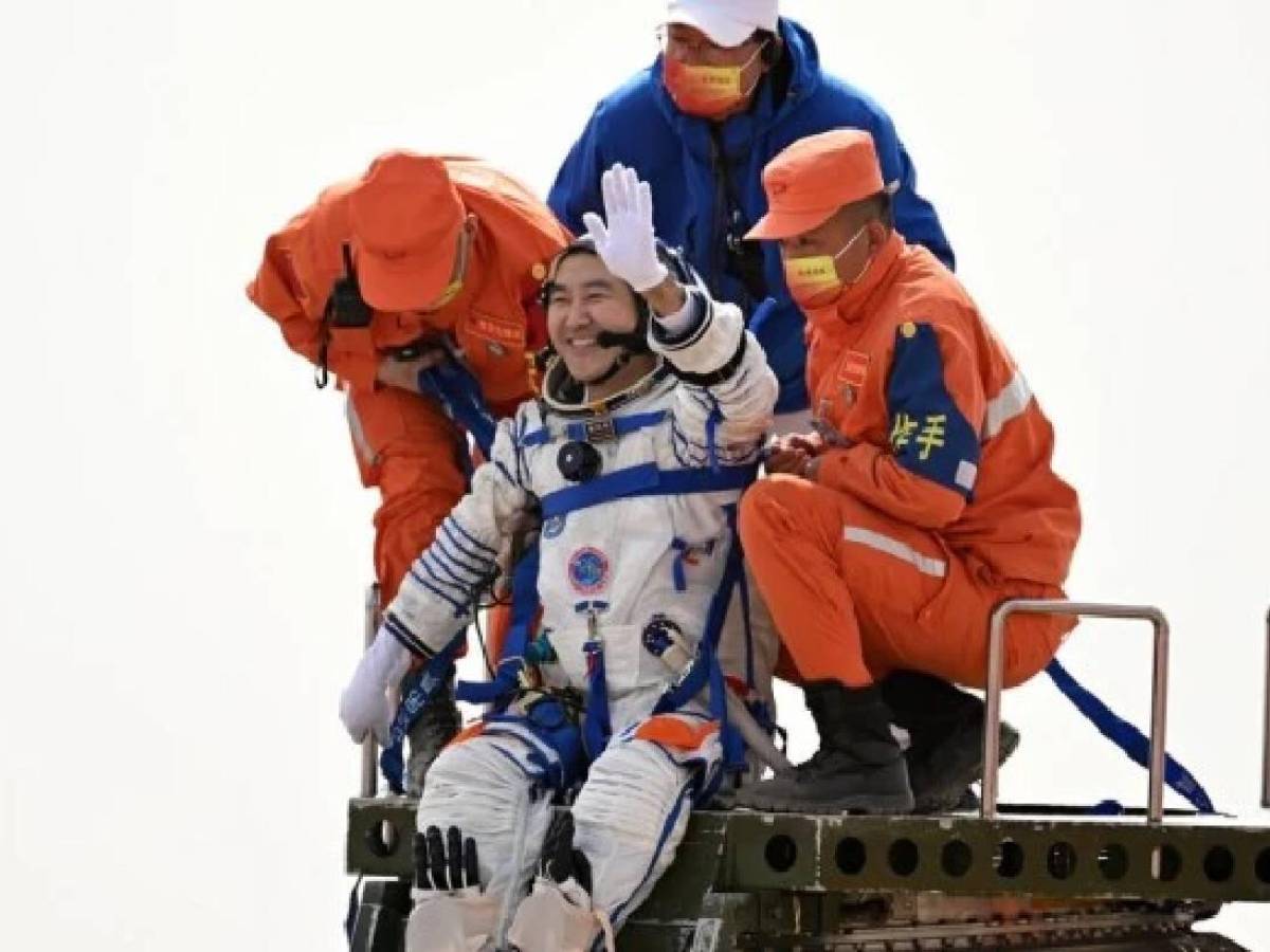 VIDEO: Astronautas de China vuelven a Tierra tras su misión más larga en el espacio