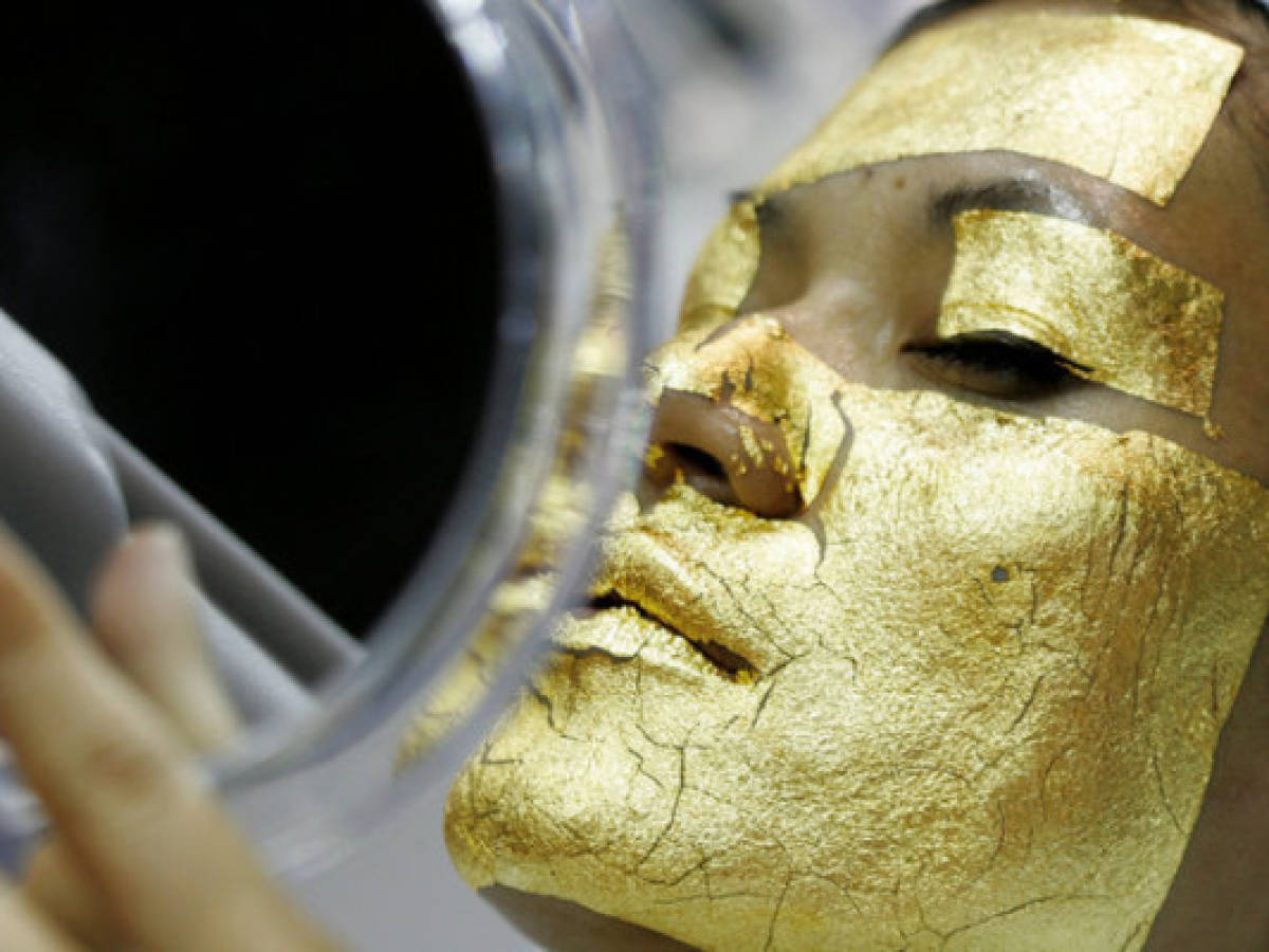 ¿Se haría un tratamiento facial con oro?