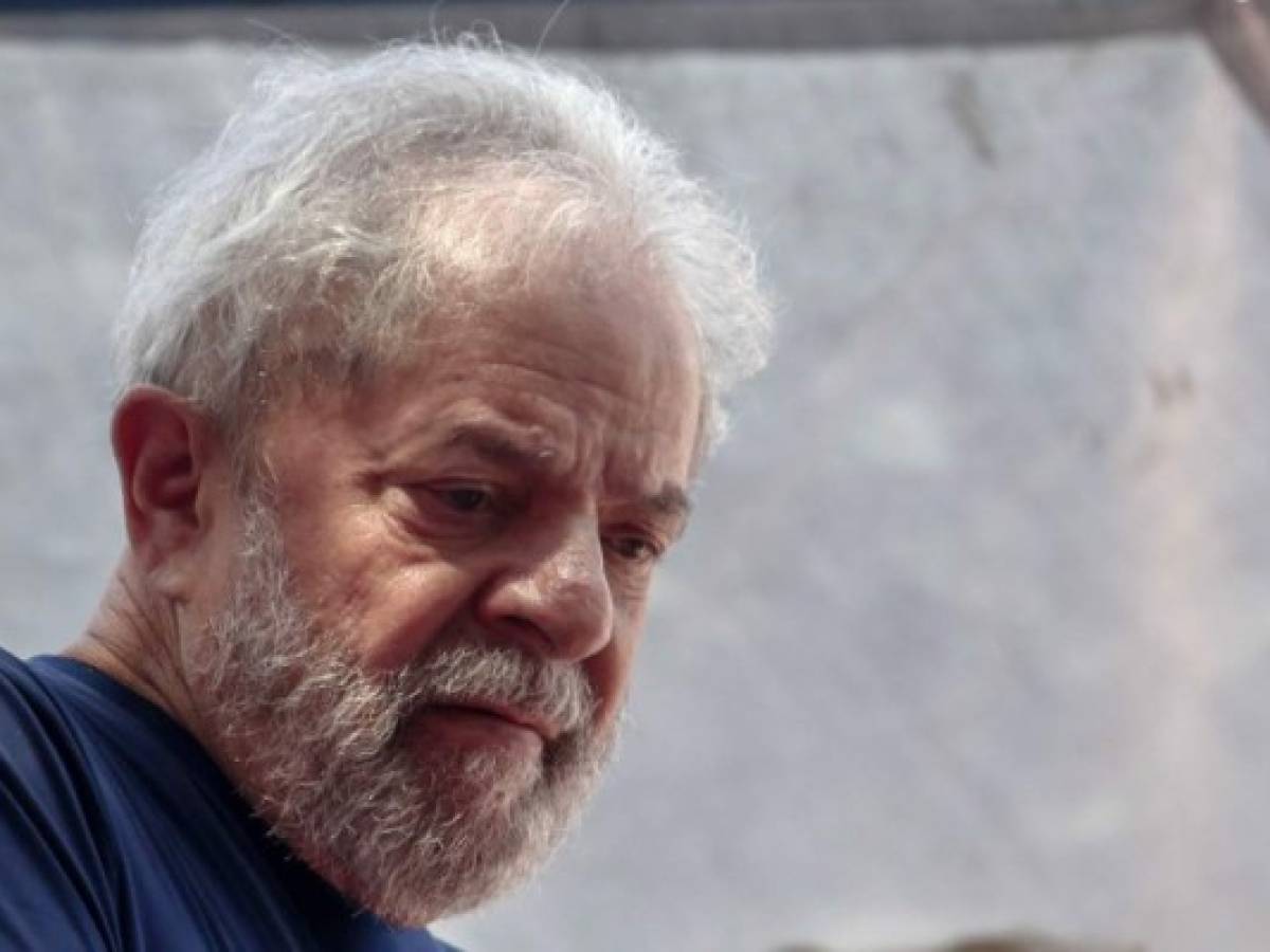 Lula dice ser 'trofeo' de la Lava Jato en interrogatorio fuera de prisión
