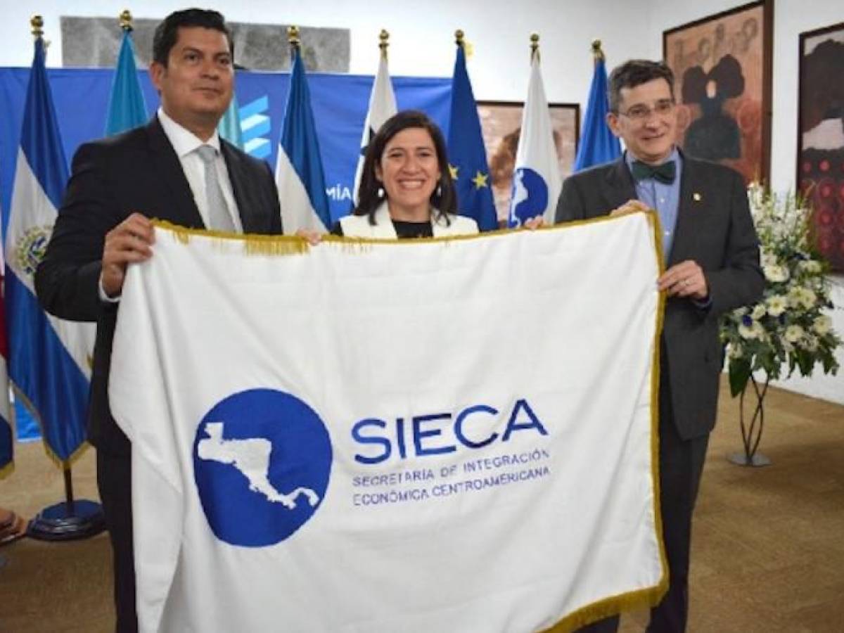 El Salvador recibe presidencia Pro-Tempore del COMIECO