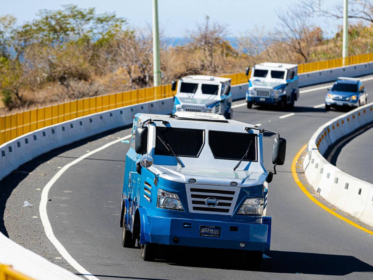 Empresa en El Salvador incorporó vehículos eléctricos e híbridos a su flota