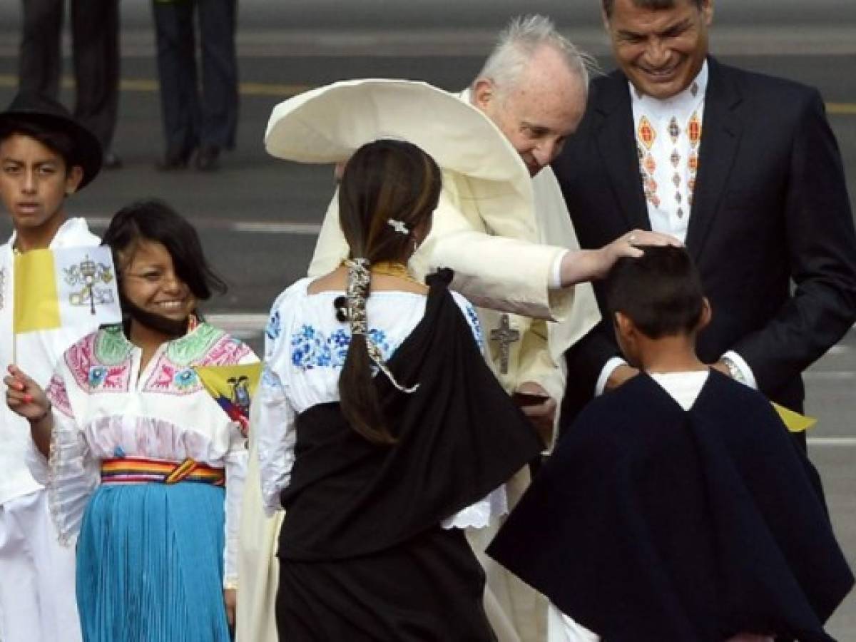 Papa llama a 'diálogo sin exclusiones' en Ecuador