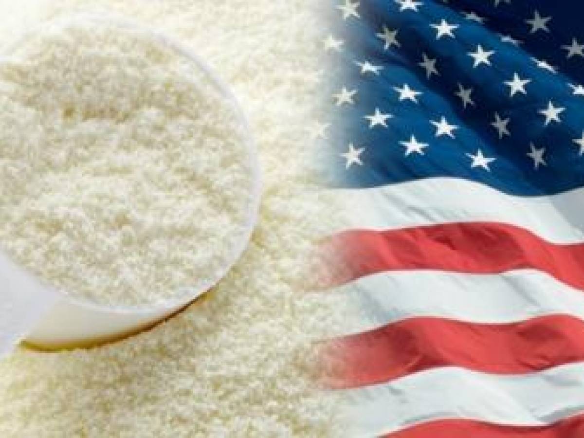 EEUU: Aterrizan 31 toneladas de latas de leche en polvo para combatir la escasez