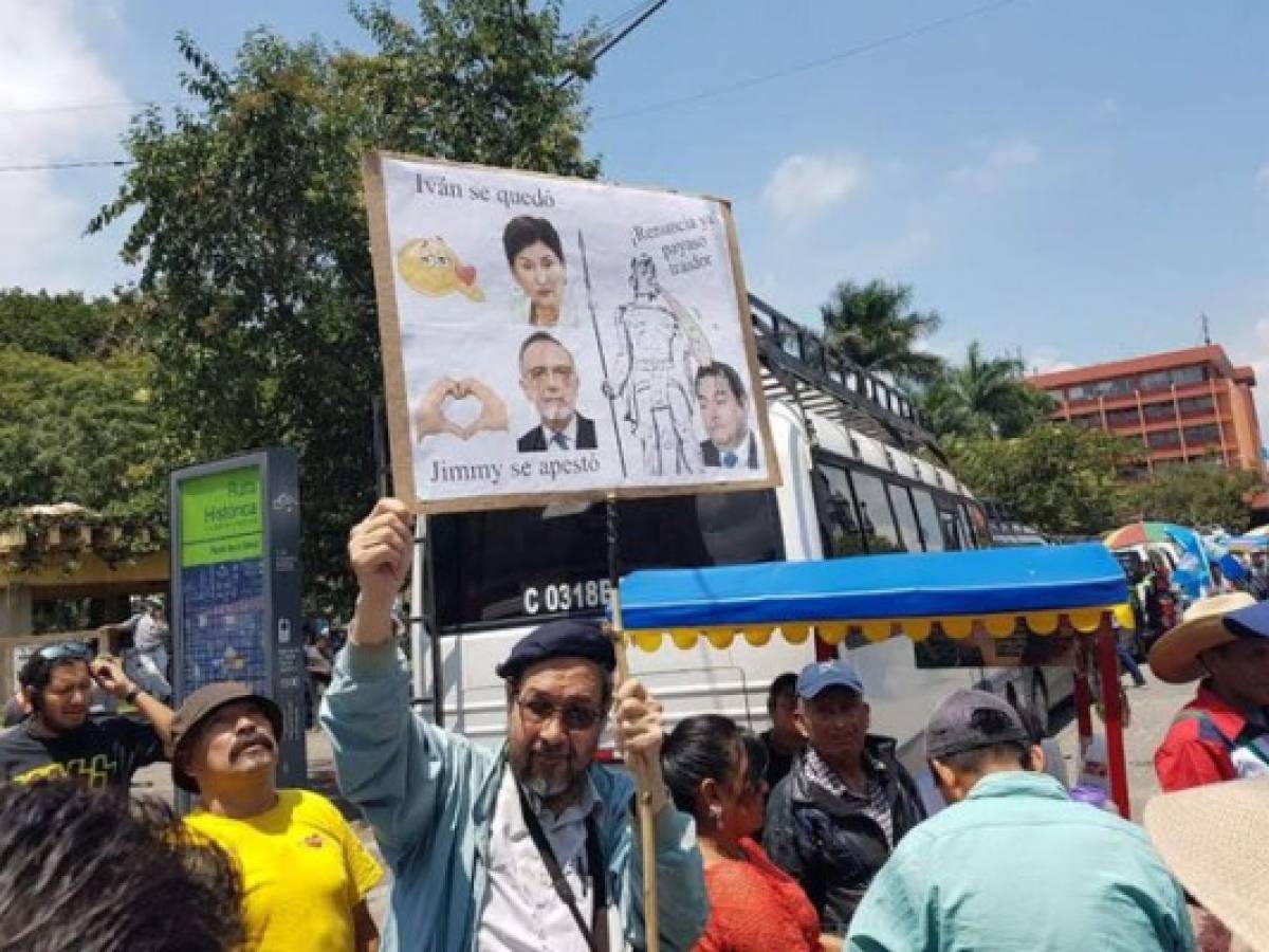 Guatemala: Los indignados copan calles y plazas en protesta anticorrupción