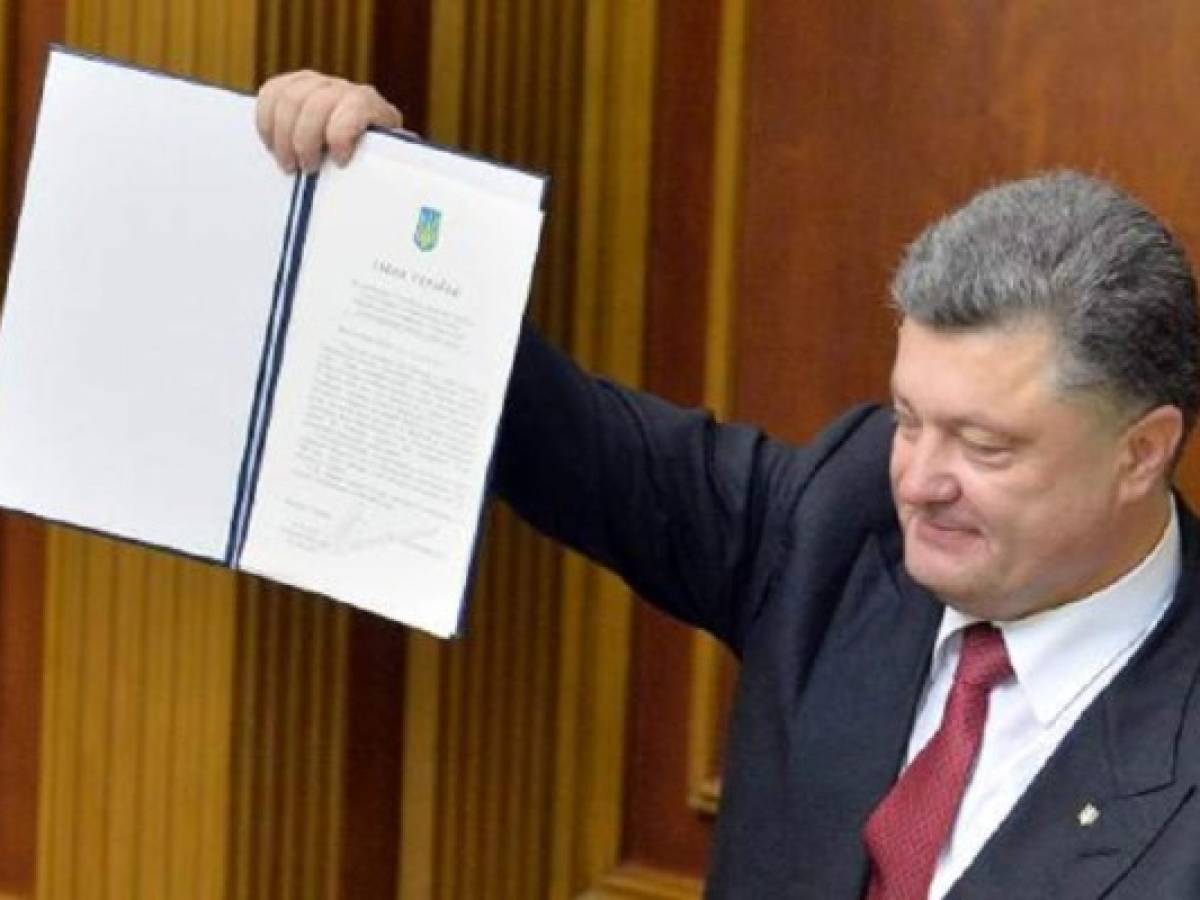 Ucrania ratifica acuerdo de asociación con la UE