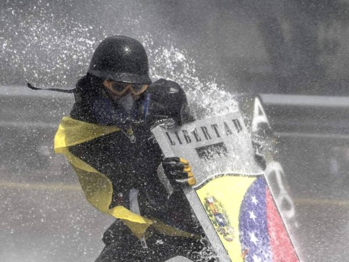 Venezuela acusa a EEUU de financiar a 'grupos violentos' de oposición