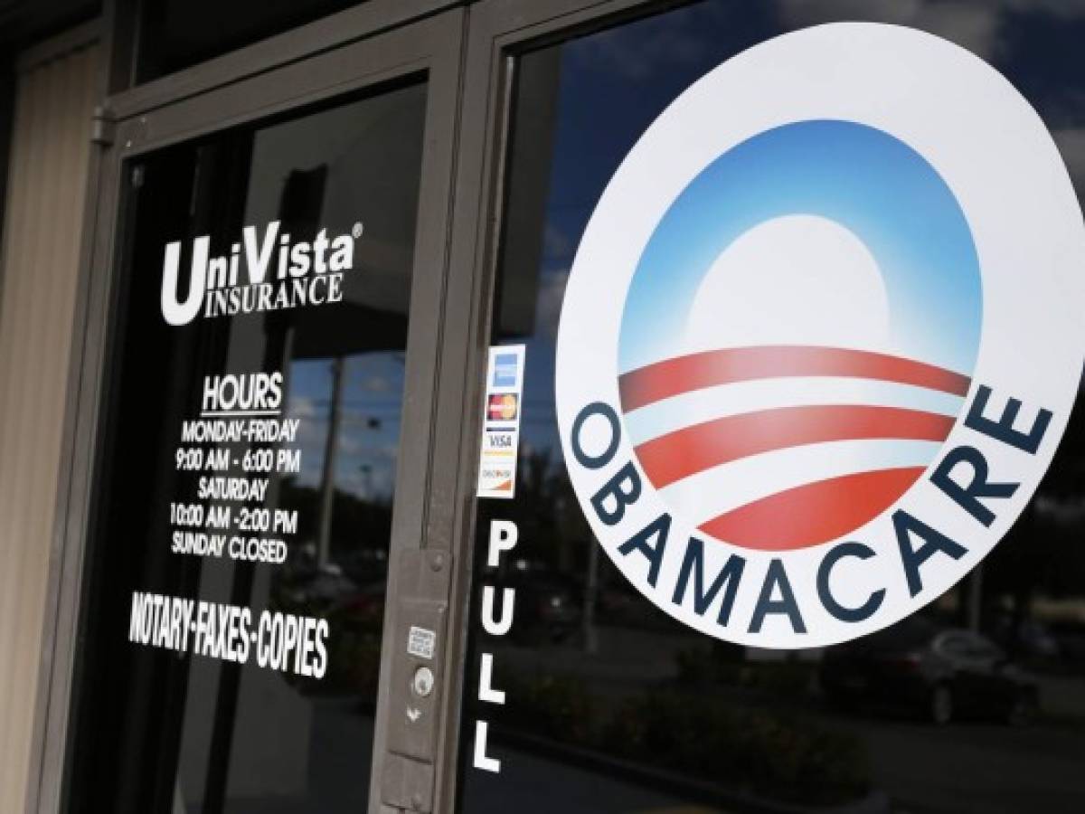 Juez de EEUU declara inconstitucional el 'Obamacare', demócratas apelarán