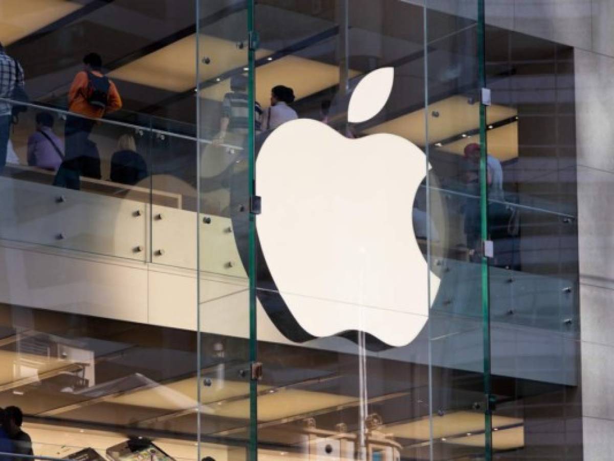 Apple ficha al director de información de AstraZeneca