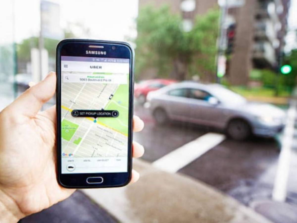 Juez de EEUU dictamina que conductores de Uber no son empleados