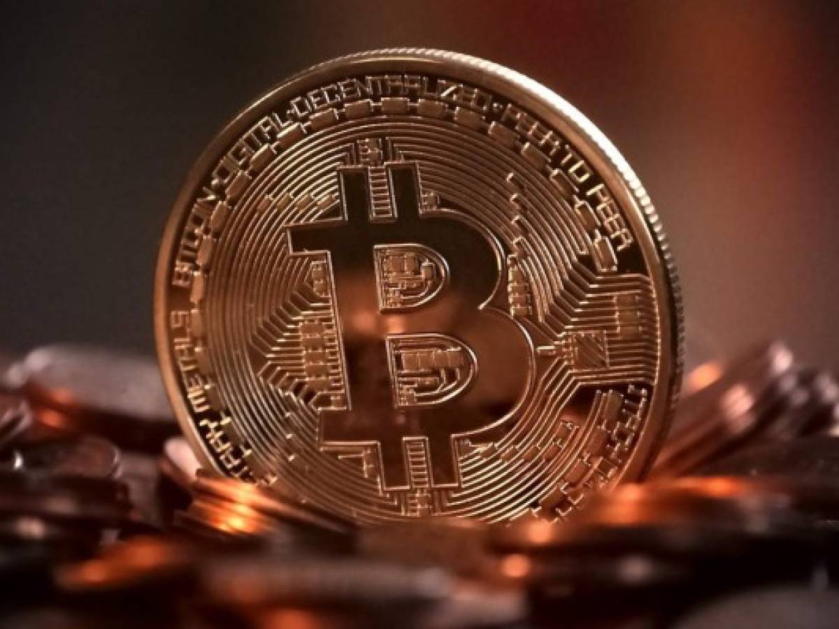 El bitcoin se desploma un 17% y desciende hasta los US$8.000