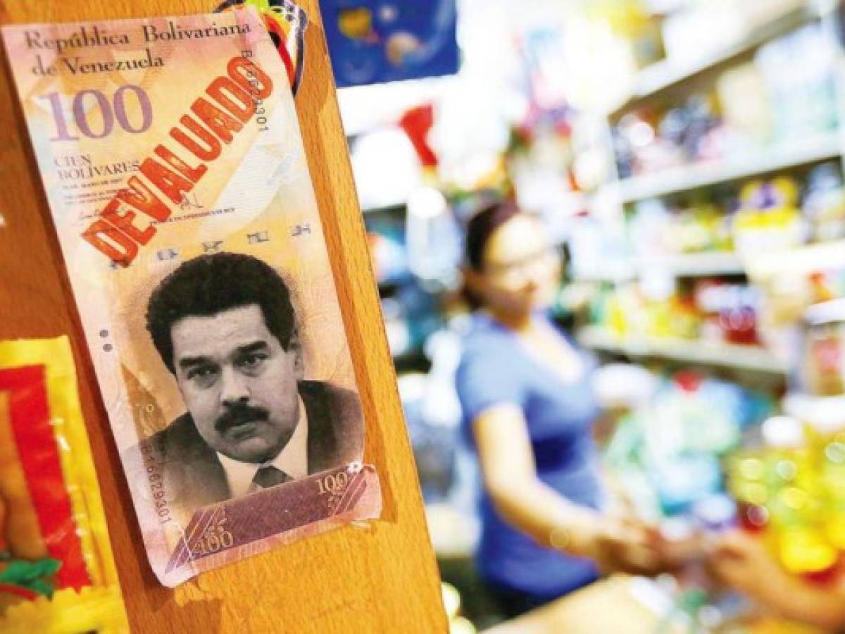 Venezuela: Dólar negro romperá la barrera de los 700 bolívares