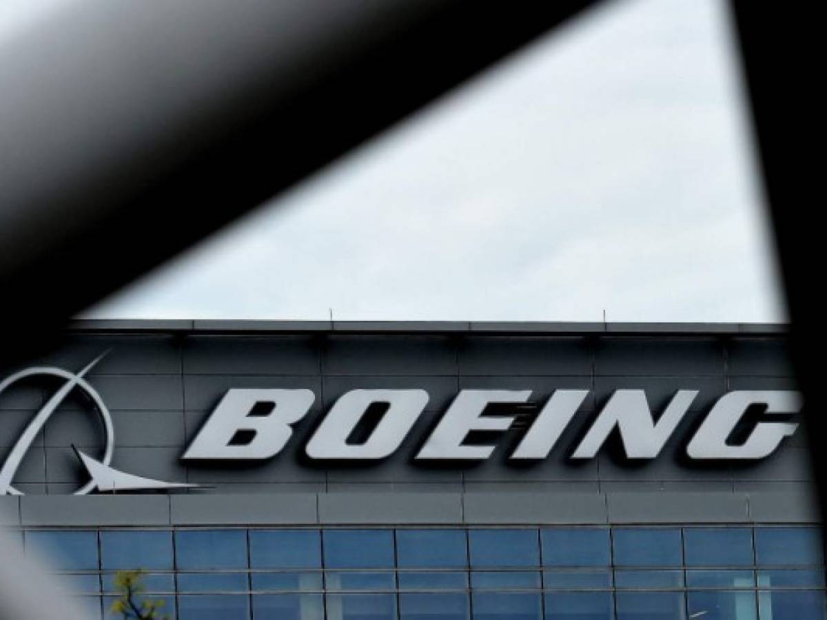 Boeing registra fuertes pérdidas y sugiere nuevos recortes de plantilla