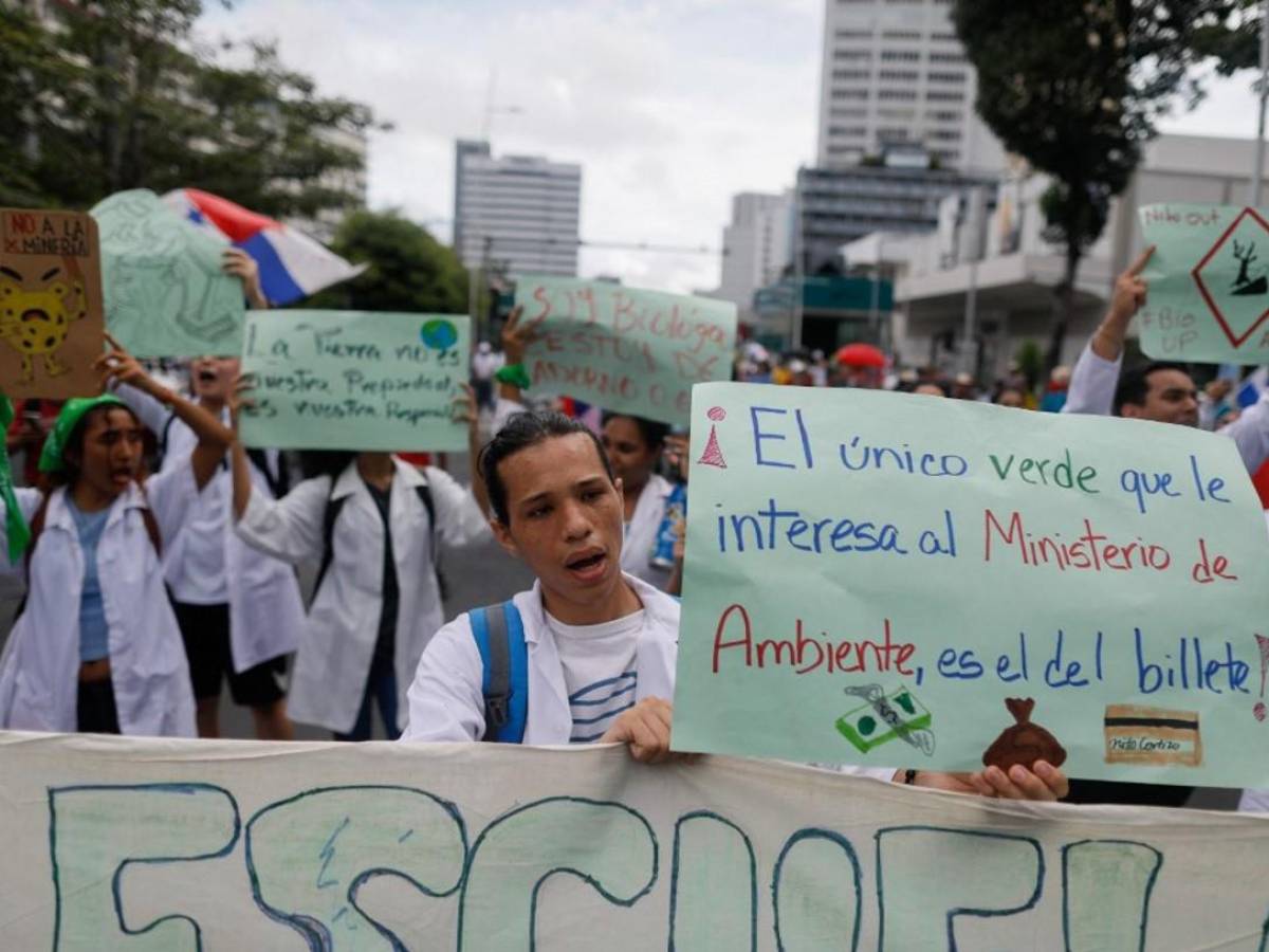 Protestas contra minera siguen en Panamá pese a llamado del gobierno a la calma