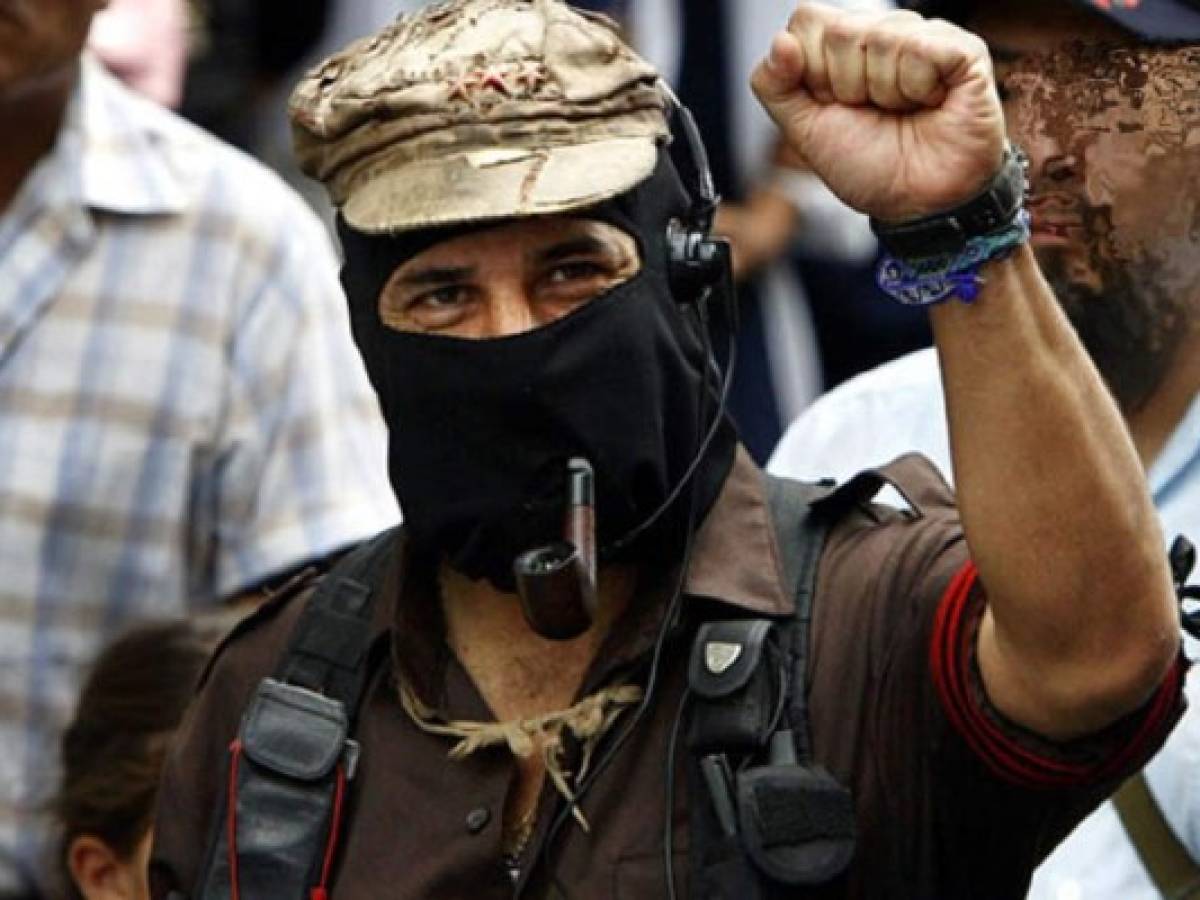 Subcomandante Marcos abandona la guerrilla y dice que se acabó la farsa