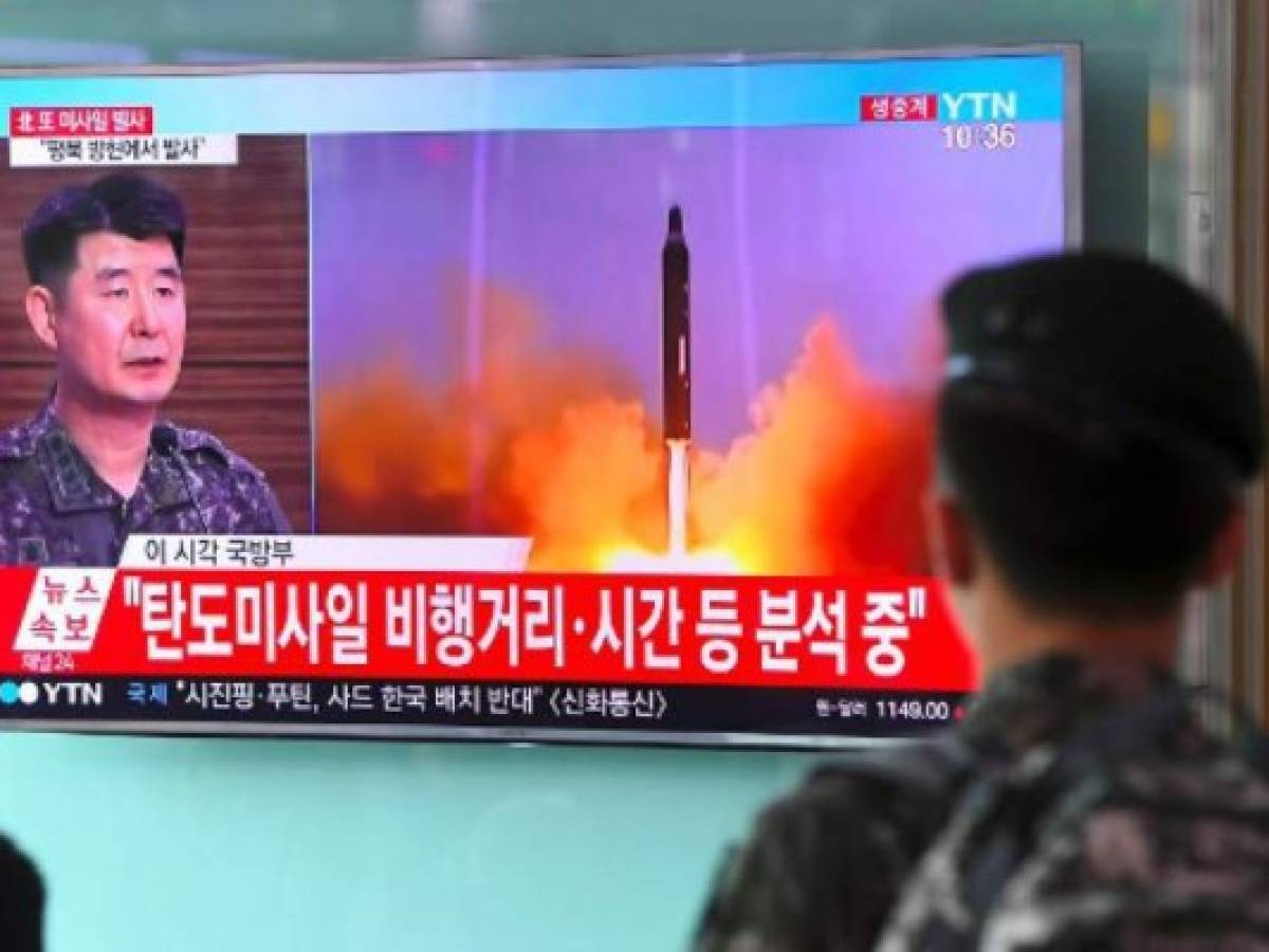 El lanzamiento del nuevo misil norcoreano fue televisado. El régimen califica la prueba como exitosa.
