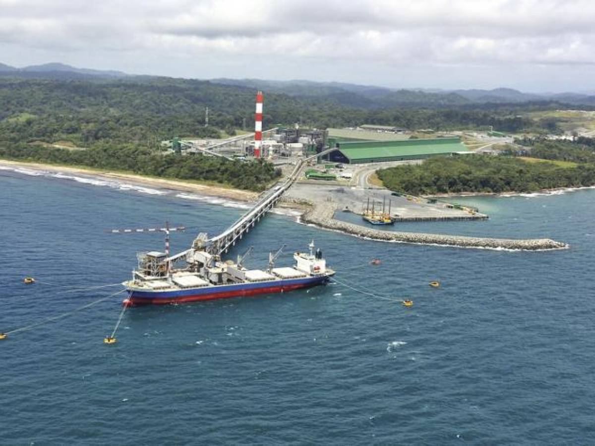 Gobierno ordenó a Minera Panamá suspender las operaciones de carga en puerto