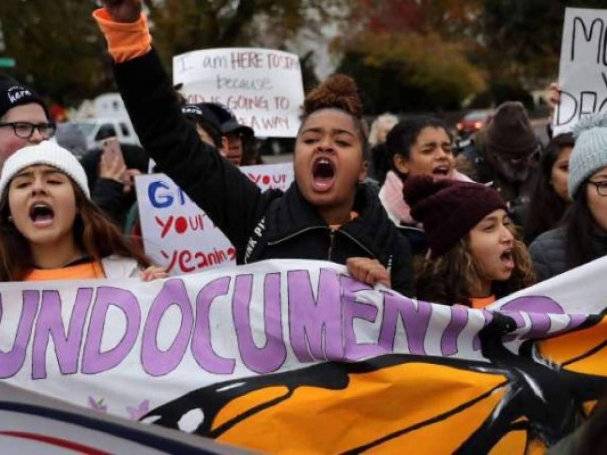 Juez falla contra el DACA y prohíbe más permisos para 'dreamers”