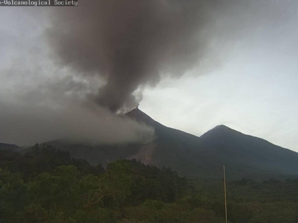 Imágenes: Volcán de Fuego (Guatemala) en actividad eruptiva