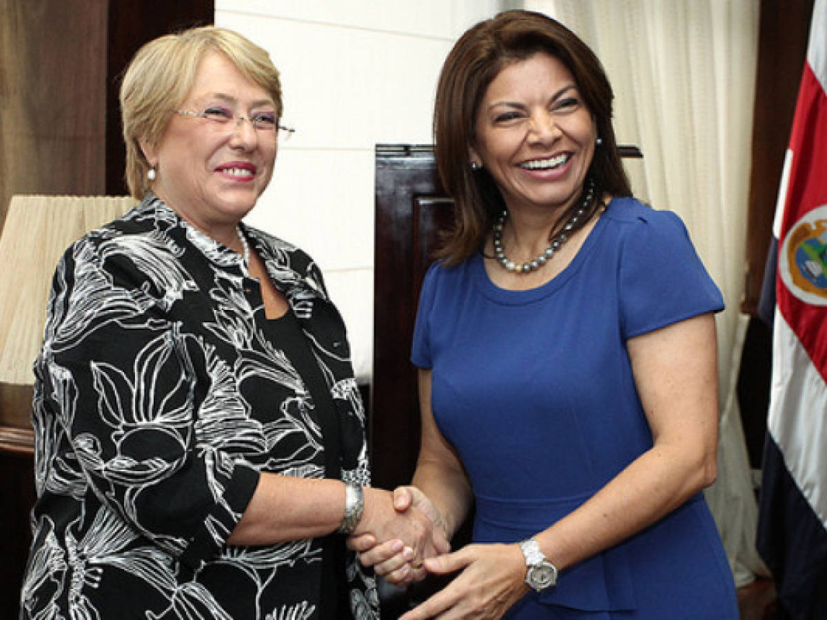 Bachelet y Chinchilla examinan planes de apoyo a mujeres