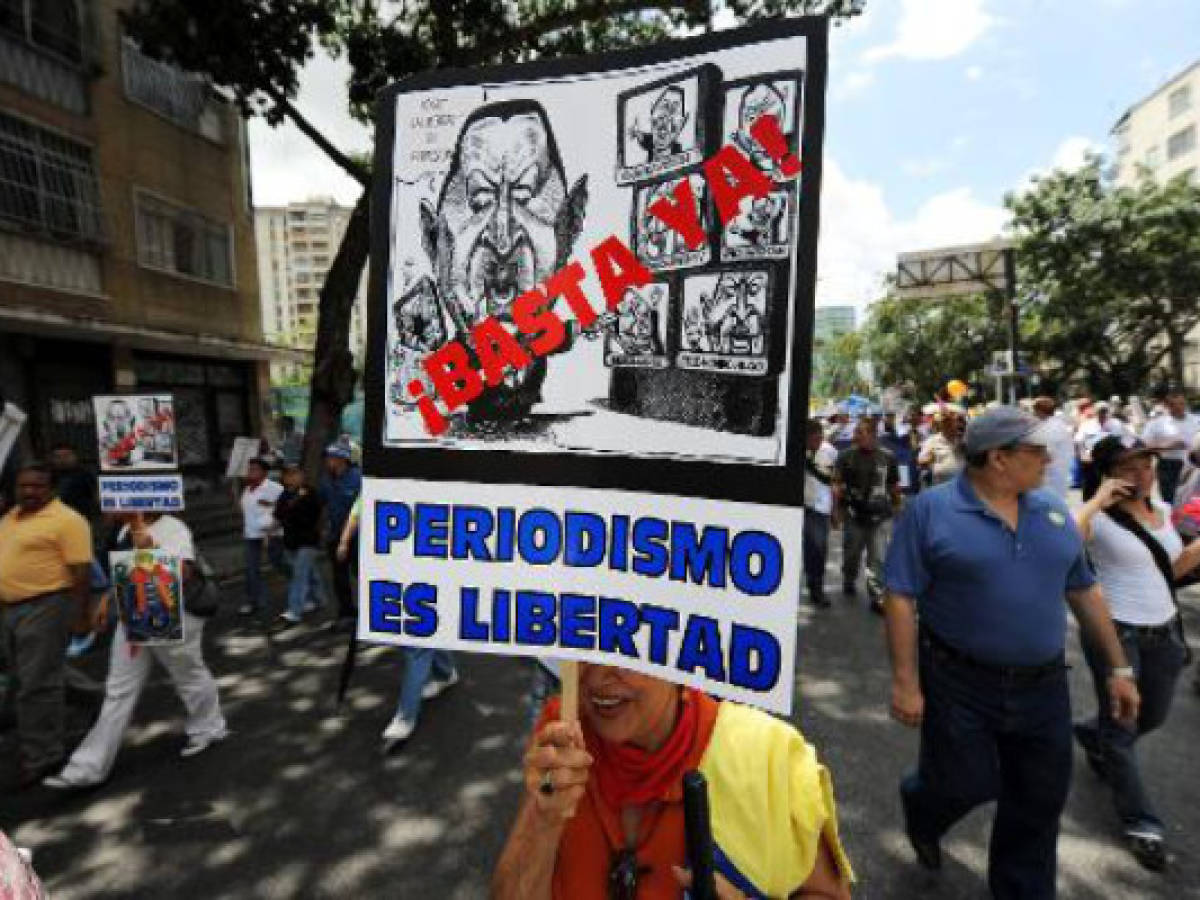 Maduro pide 'castigar' a medios que promuevan 'compras nerviosas'