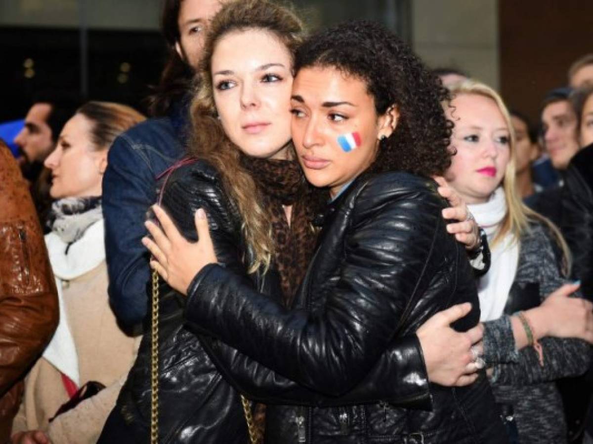 Atentados en París: Twitter y Facebook, apoyos incondicionales