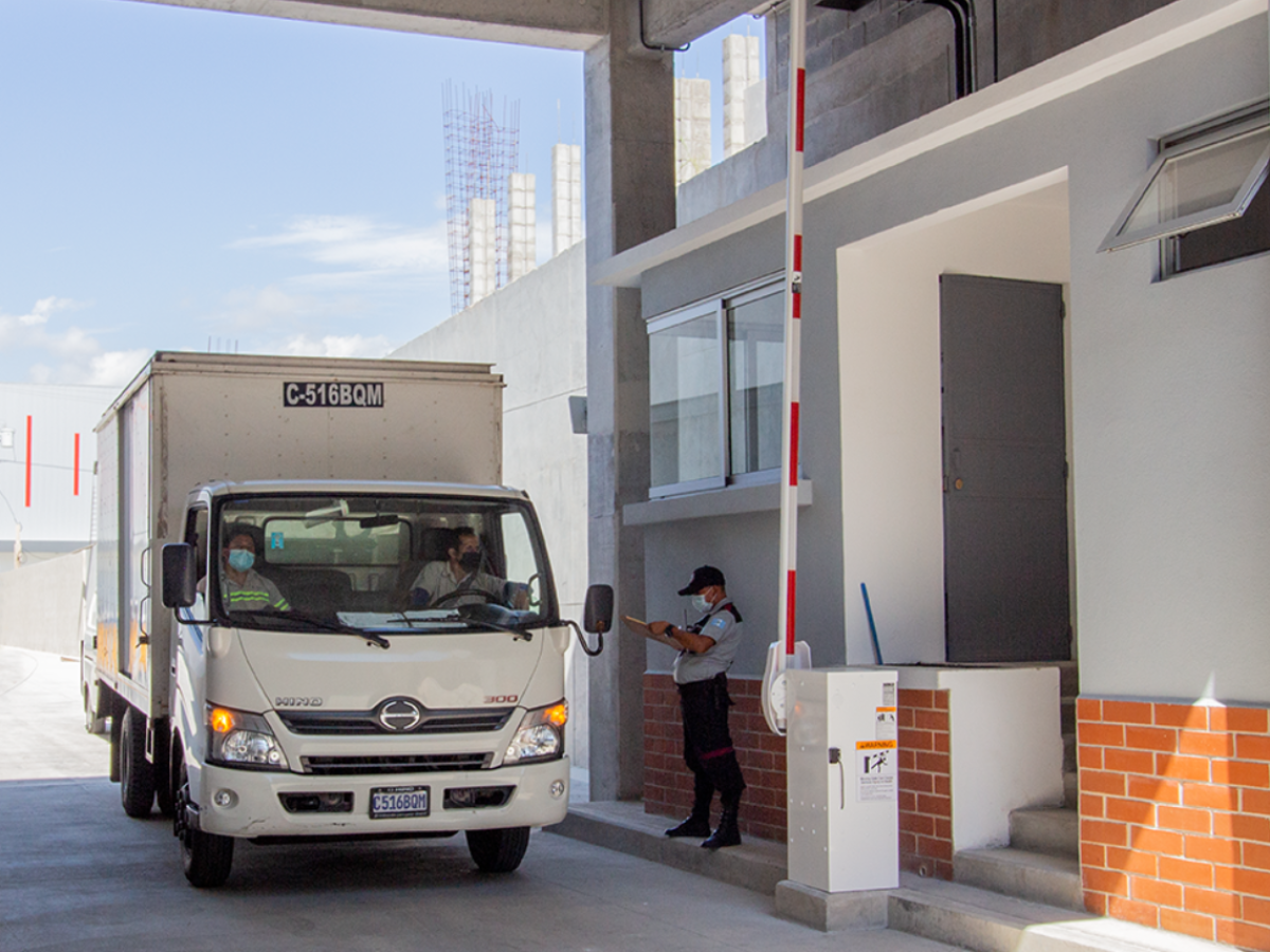 Calidad Inmobiliaria inaugura Distribodegas 5 en zona 4