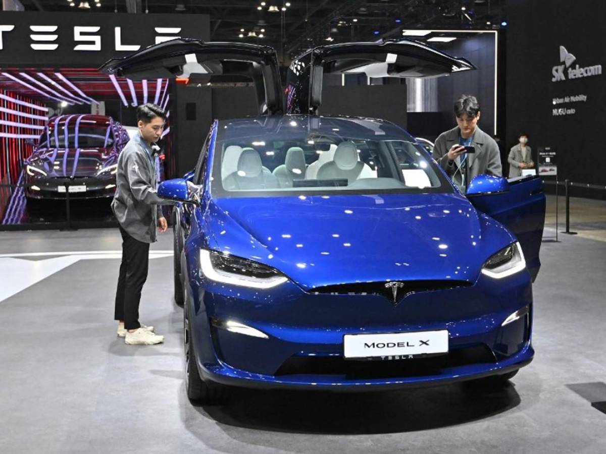 Al menos 55.000 vehículos de Tesla podrían salir de circulación por problemas con los frenos