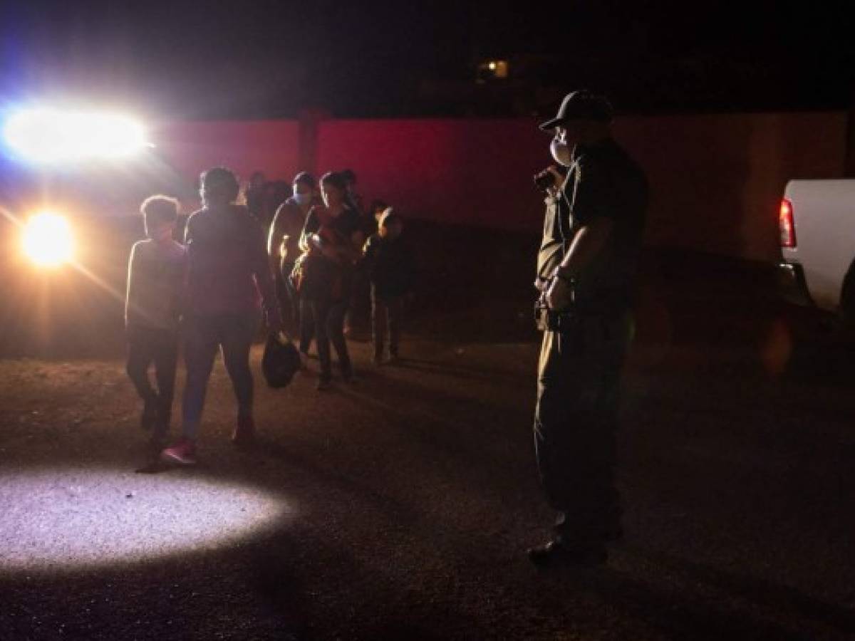 Cientos de migrantes deportados de EEUU están ‘varados’ en peligrosa ciudad mexicana