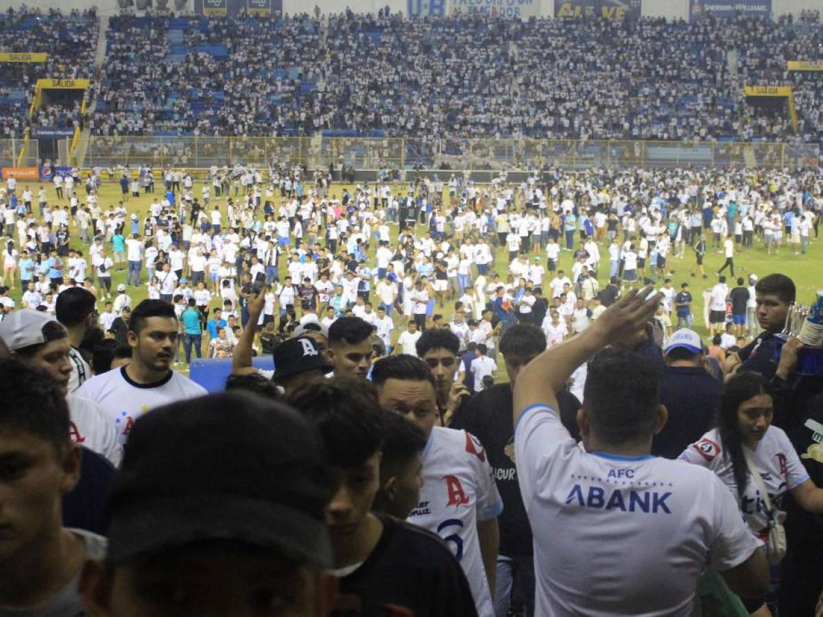 El Salvador: detenidos por estampida en estadio recuperan su libertad